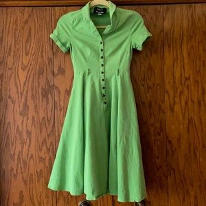 Super cute vintage style dress.